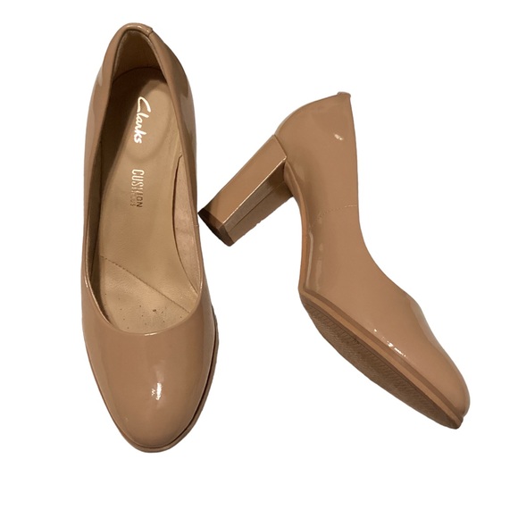 clarks nude pumps